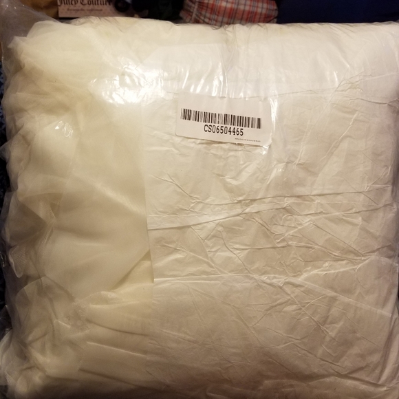 David's bridal Vera Wang mermaid wedding gown. - Picture 3 of 5